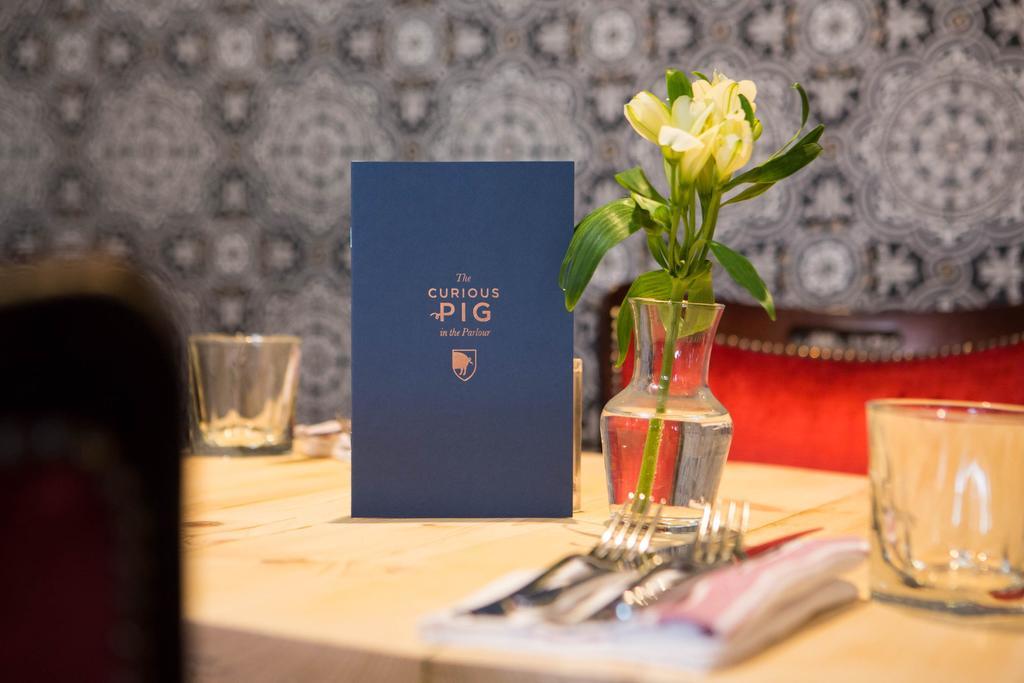 Hotel The Curious Pig In The Parlour Burstow Exterior foto
