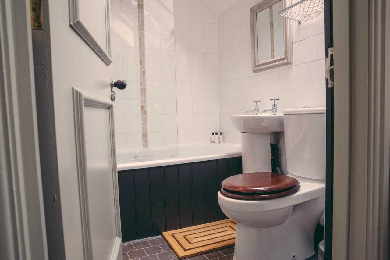 Hotel The Curious Pig In The Parlour Burstow Exterior foto
